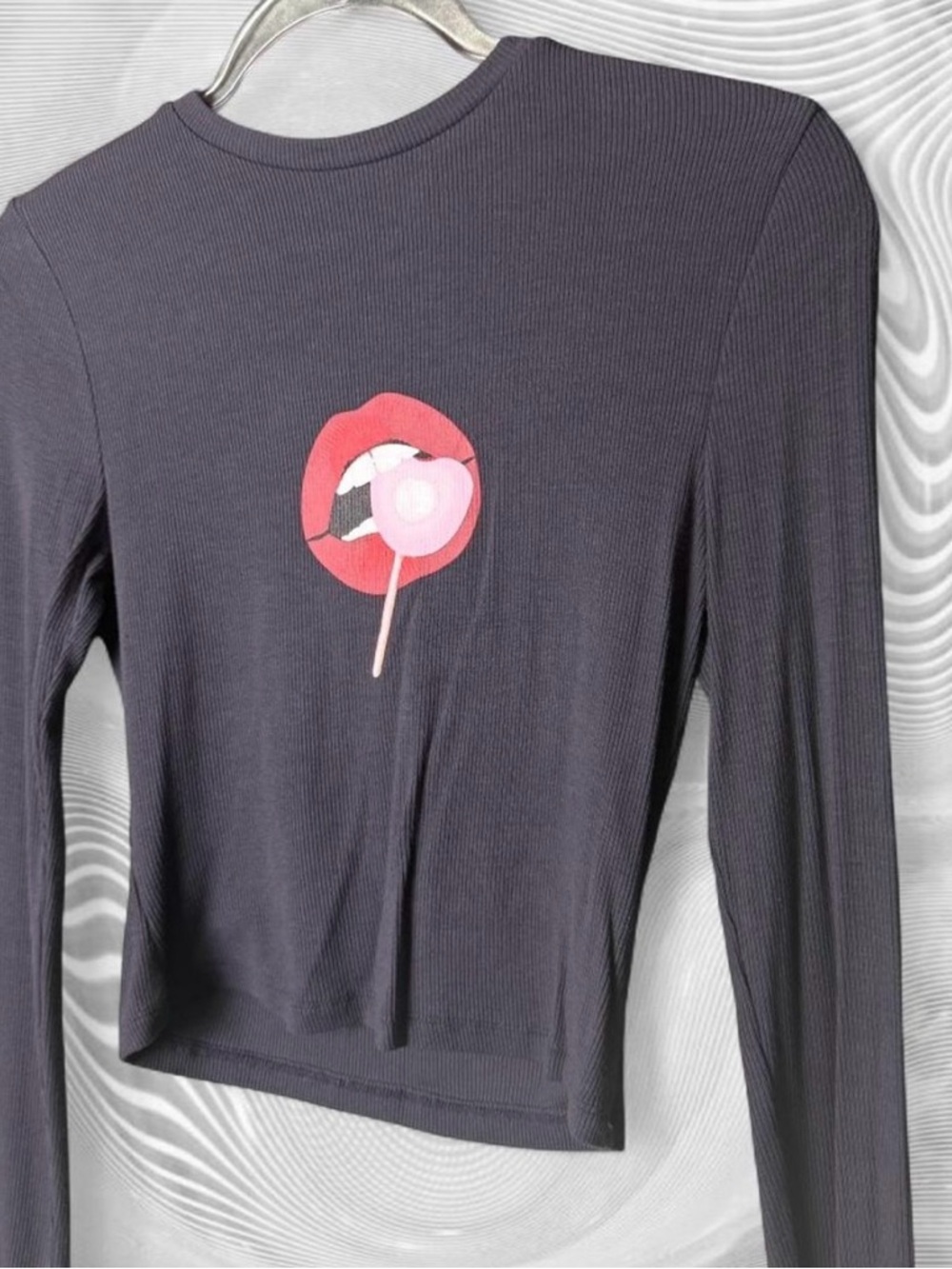 Vintage Black Long Sleeve Tee with Red Lips & Pink Lollipop Graphic
